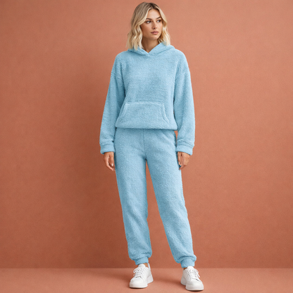 Comfortable two-piece loungewear set for women with hood | Carolijn