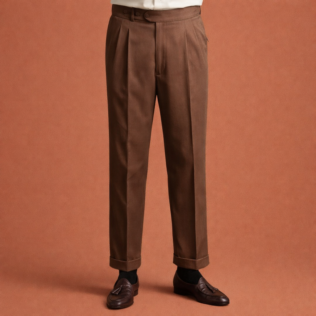 High-waisted men's trousers with pleats and tapered legs for men | Roderik