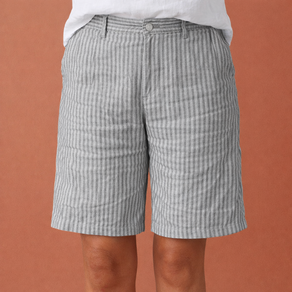 Comfortable summer shorts for women with elastic fit | Carina