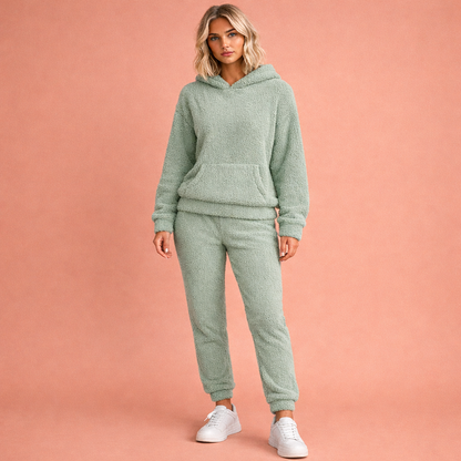 Comfortable two-piece loungewear set for women with hood | Carolijn