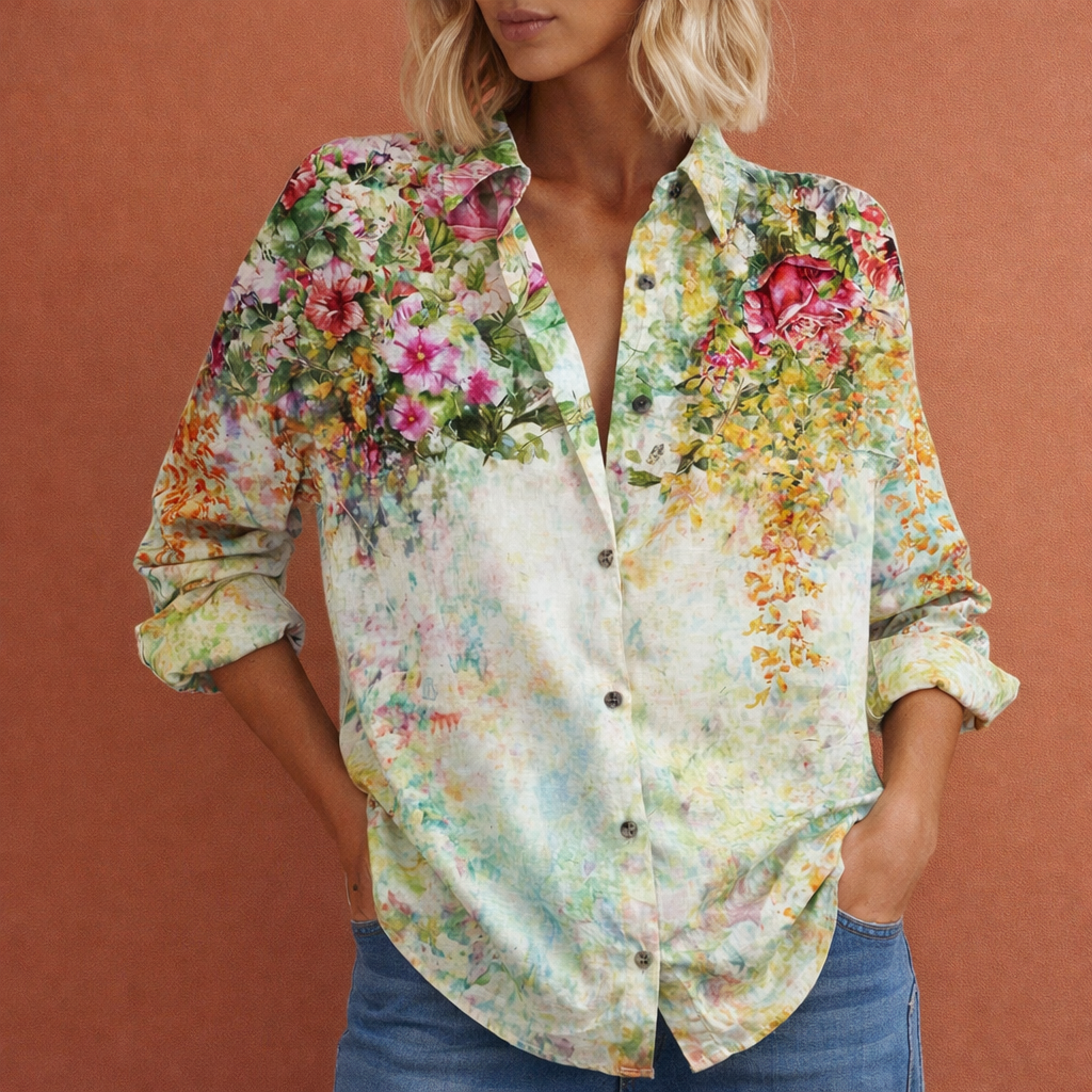 Elegant women's blouse with floral print and button closure | Carlijn