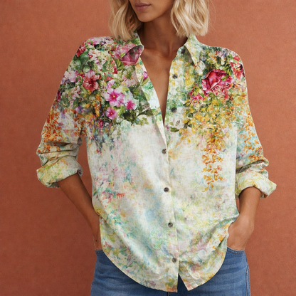 Elegant women's blouse with floral print and button closure | Carlijn