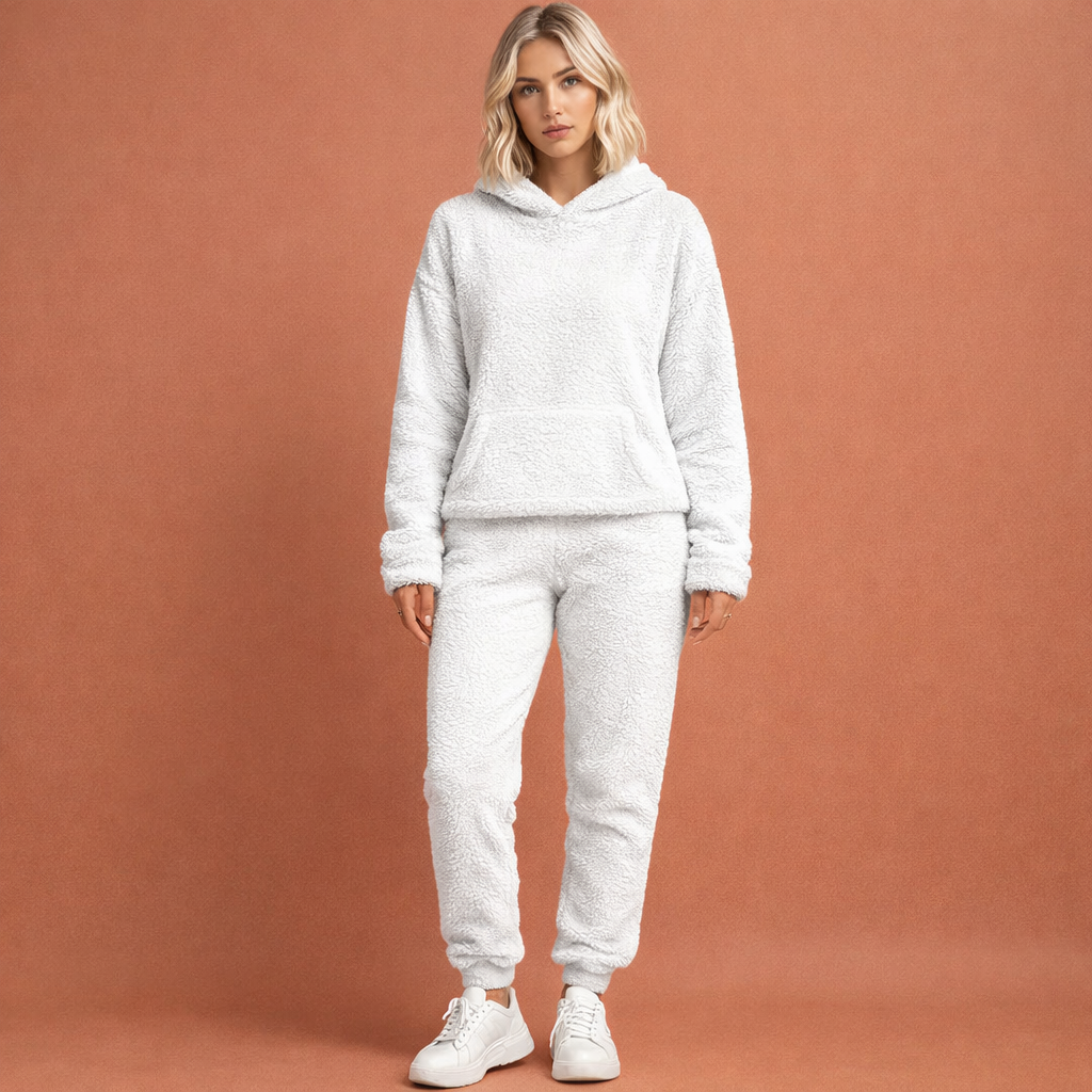 Comfortable two-piece loungewear set for women with hood | Carolijn