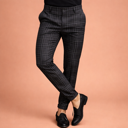Slim-fit checked trousers for men with straight leg and mid-rise waist | Hendrion